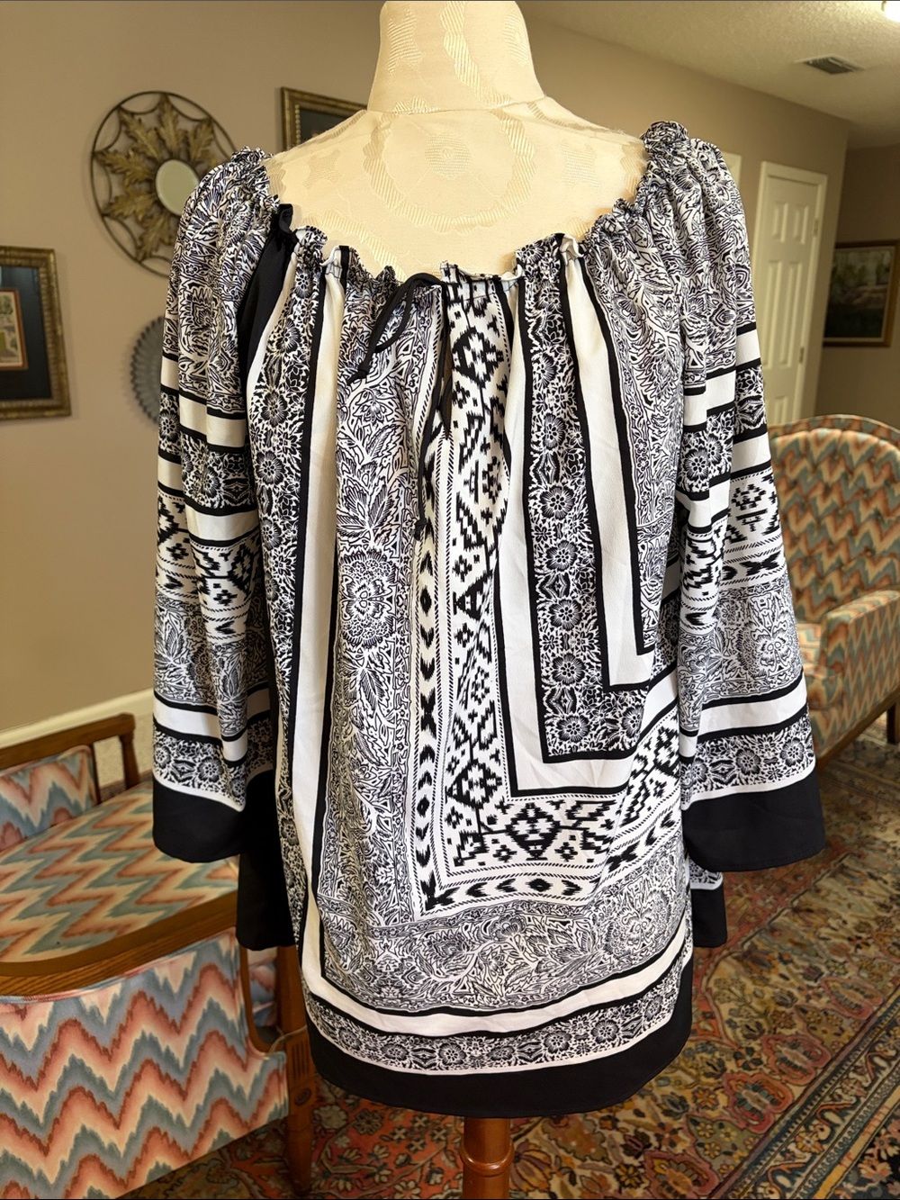 CHICO’S OFF SHOULDER BLOUSE BLACK AND WHITE CHICOS SIZE 2 (M)